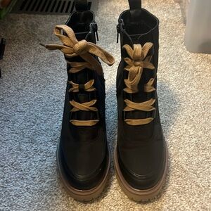 Women’s Glenda Boots - heeled black boots barely worn, size 7.5 Universal Thread